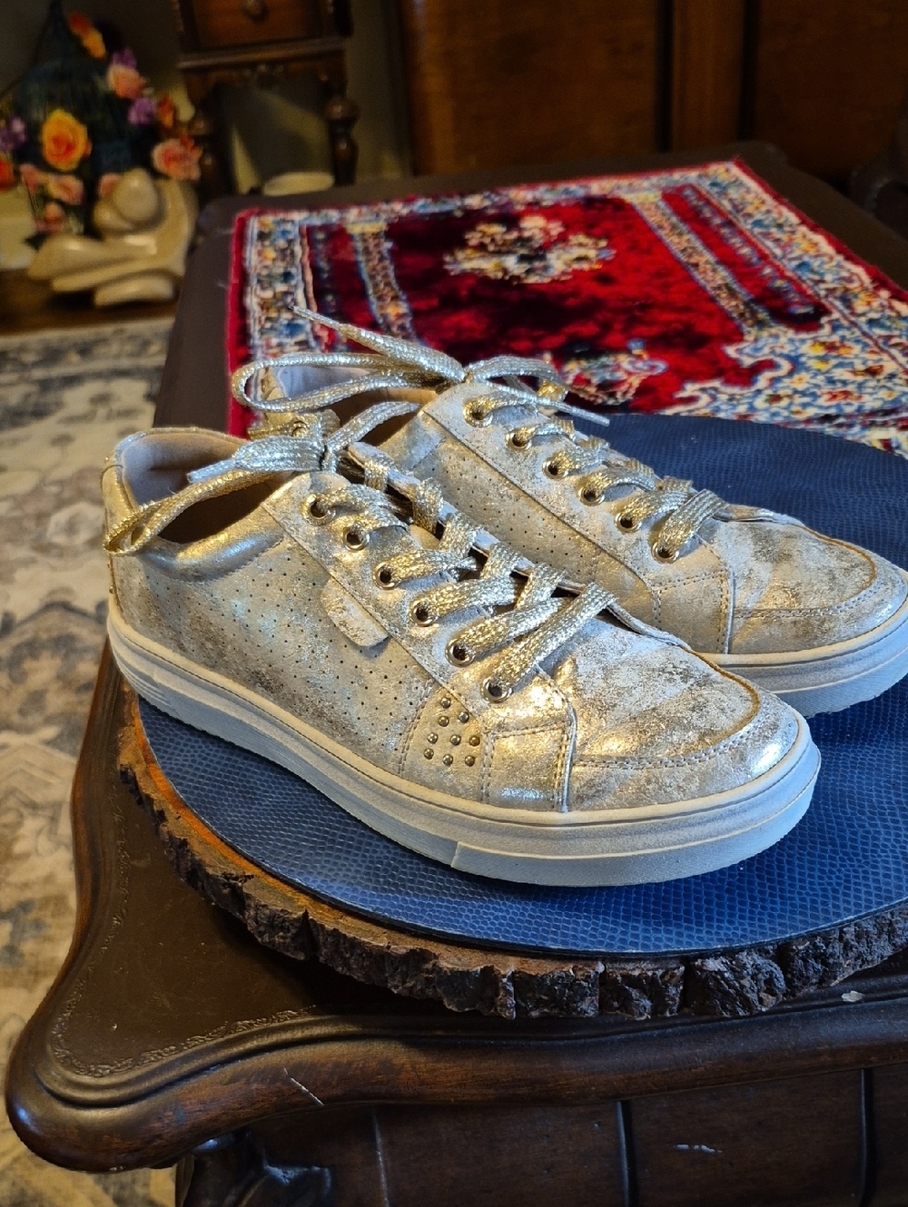 Corky's Hey Girll "Down Time" Lace-Up Metallic Sneakers Sz.9 (#2087Sh)